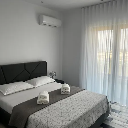 Maria Luxury 拉卡伊