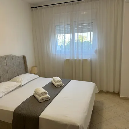 Maria Luxury *