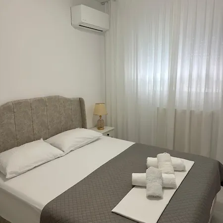 Maria Luxury *