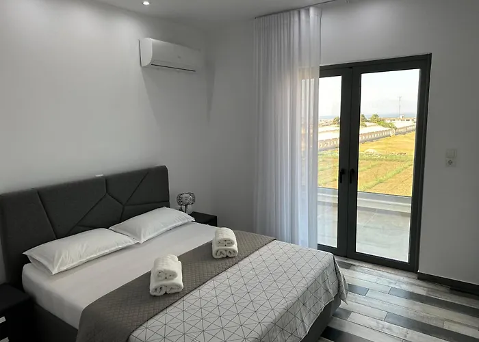 Maria Luxury Villa Lechaio